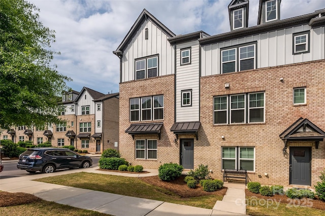 604 Tudor Park Way, Charlotte, NC 28211 - townhome / multi-family property featuring brick siding and board and batten siding