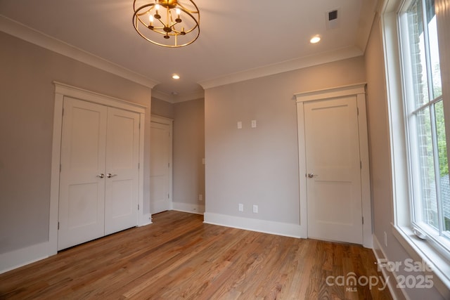 724 Ideal Way, Charlotte, NC 28203 - unfurnished bedroom featuring light wood-type flooring, ornamental molding, a chandelier, recessed lighting, and a closet