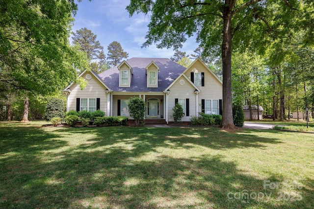 view of front facade with roof with shingles, a porch, and a front yard