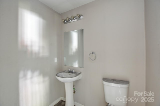 bathroom featuring toilet and a sink