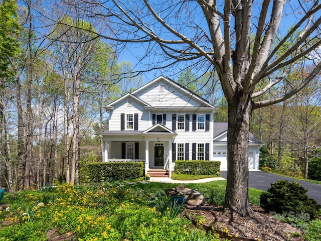view of front facade featuring driveway and covered porch