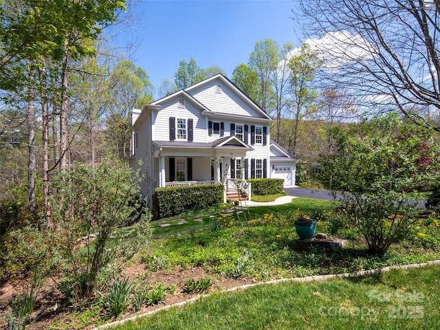view of front of property featuring covered porch and aphalt driveway