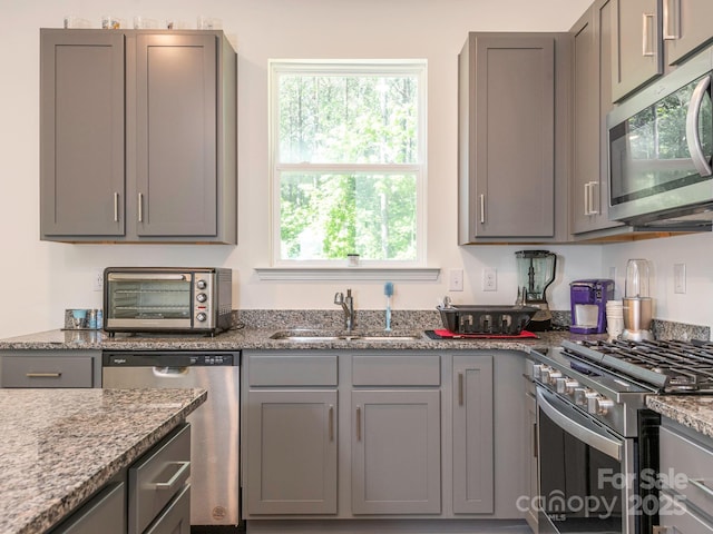 11010 Redcoat Hill Ln, Huntersville, NC 28078 - kitchen with stainless steel appliances, a sink, gray cabinets, and light stone counters