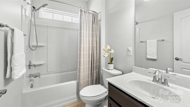 2333 Talon Point Cir, Fort Mill, SC 29715 - full bath featuring toilet, shower / tub combo with curtain, and vanity