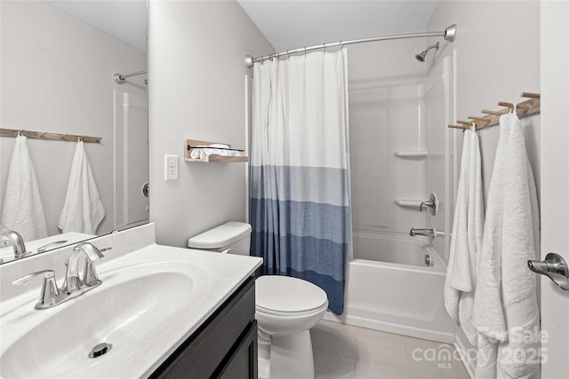 2333 Talon Point Cir, Fort Mill, SC 29715 - full bathroom with toilet, vanity, and shower / tub combo with curtain