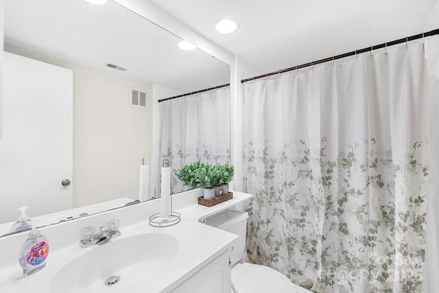 7407 Mystic Ln, Charlotte, NC 28227 - full bathroom with recessed lighting, visible vents, toilet, and vanity