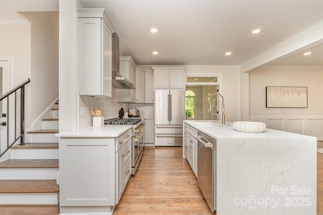 426 Walden Trl, Waxhaw, NC 28173 - kitchen with high quality appliances, a sink, light wood-style flooring, recessed lighting, and a center island with sink