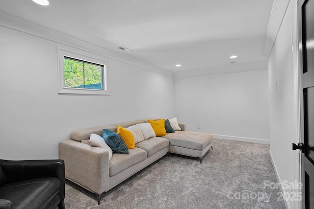 living area with visible vents, baseboards, carpet flooring, and recessed lighting