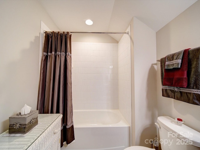 full bath with recessed lighting, shower / bathtub combination with curtain, and toilet