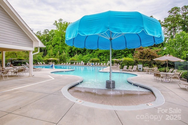 10707 Charmont Pl, Huntersville, NC 28078 - community pool with fence and a patio area