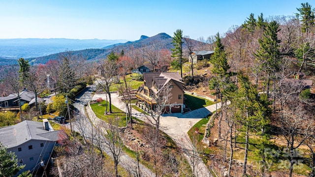 bird's eye view with a mountain view