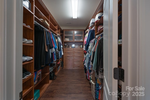 walk in closet with visible vents and dark wood-style floors