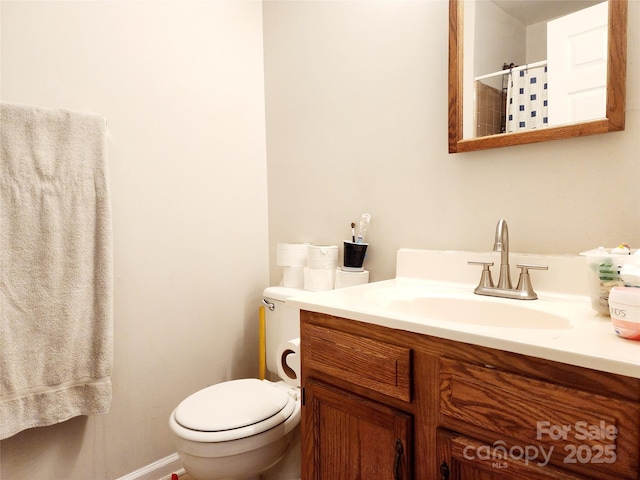 6234 Rosecroft Dr, Charlotte, NC 28215 - full bath with toilet, vanity, and a shower with shower curtain