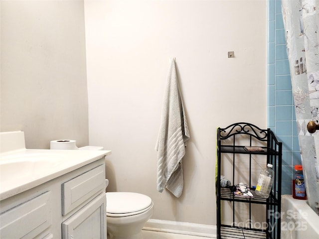 6234 Rosecroft Dr, Charlotte, NC 28215 - full bath featuring baseboards, vanity, and toilet