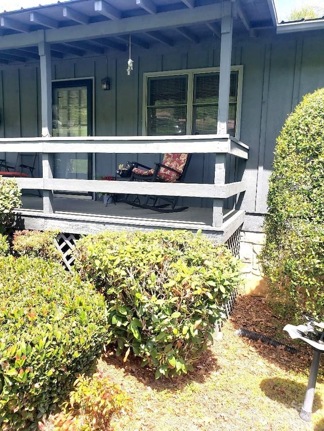 134 Raven Rdg, Maggie Valley, NC 28751 - exterior view of board and batten siding