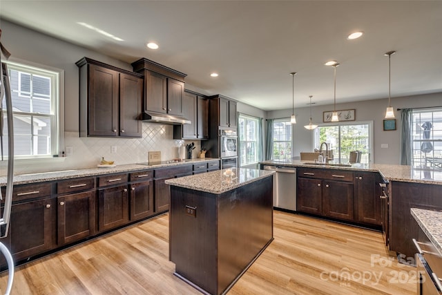 14925 Baldridge Dr, Huntersville, NC 28078 - kitchen featuring appliances with stainless steel finishes, light wood-type flooring, a center island, a sink, and recessed lighting