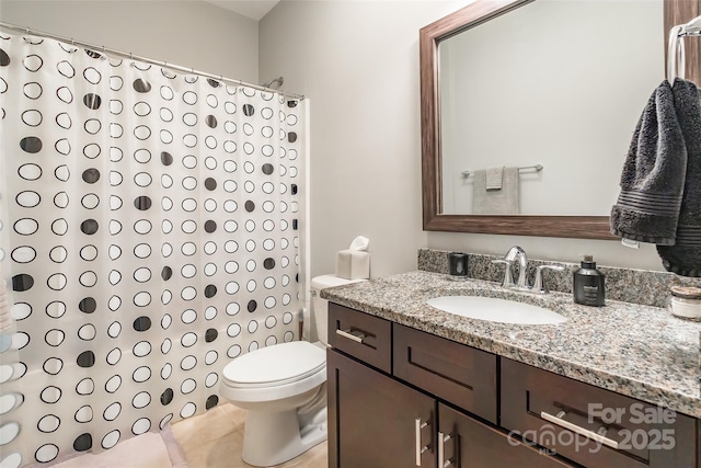full bathroom featuring a shower with curtain, toilet, tile patterned flooring, and vanity
