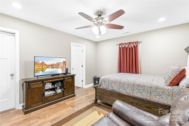 bedroom featuring a ceiling fan, light wood-type flooring, baseboards, visible vents, and recessed lighting