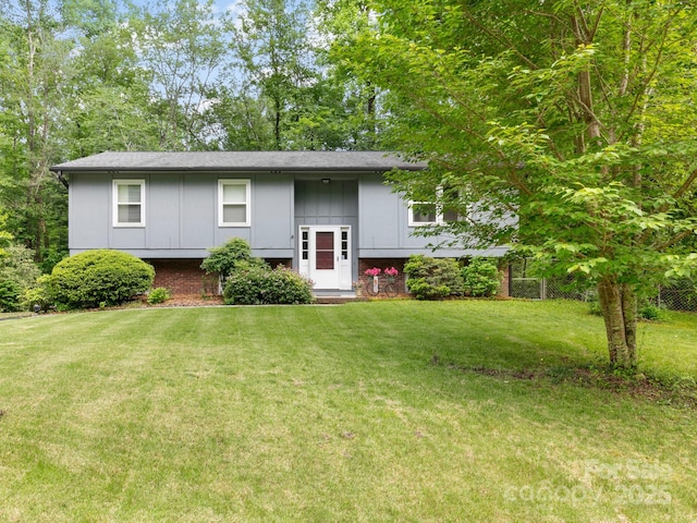 1 Laurel Forest Dr, Horse Shoe, NC 28742 - raised ranch featuring a front lawn, board and batten siding, and brick siding