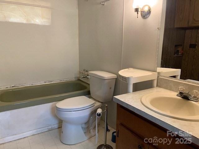 full bath featuring a washtub, vanity, and toilet
