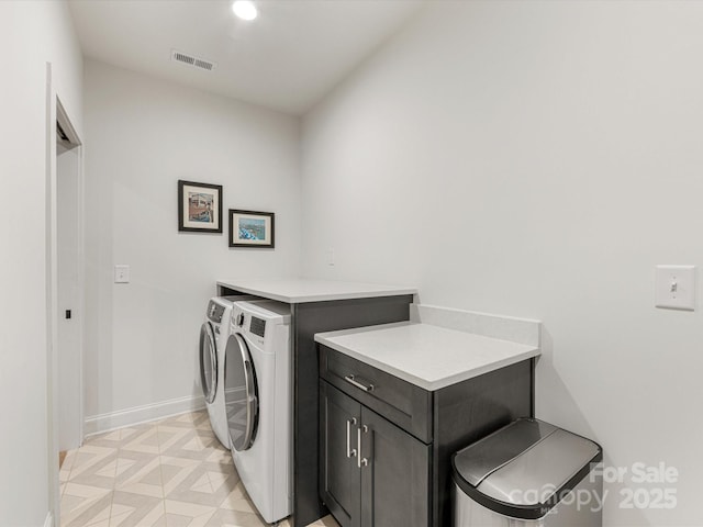washroom featuring recessed lighting, visible vents, washing machine and clothes dryer, baseboards, and cabinet space