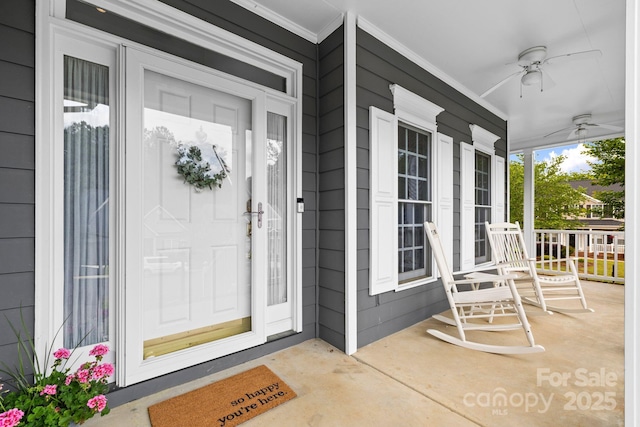 property entrance with a porch and a ceiling fan