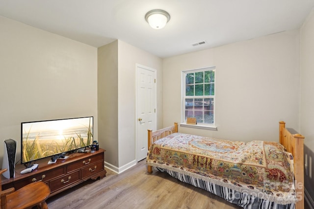 9200 Forest Green Dr, Charlotte, NC 28227 - bedroom with light wood-style floors, visible vents, and baseboards