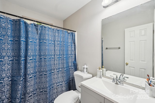 9200 Forest Green Dr, Charlotte, NC 28227 - full bath featuring a shower with shower curtain, toilet, and vanity