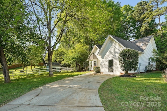 9200 Forest Green Dr, Charlotte, NC 28227 - view of front facade with driveway, crawl space, a front lawn, and fence