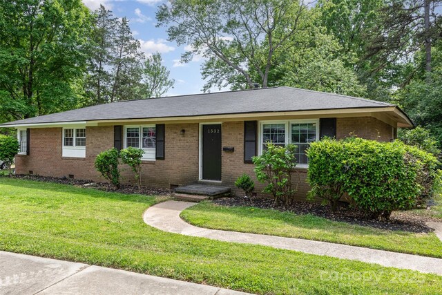 1532 Downs Ave, Charlotte, NC 28205 - single story home with brick siding, crawl space, and a front yard