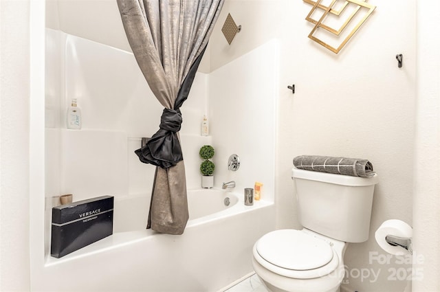 8424 Spirea Ct, Charlotte, NC 28215 - full bathroom featuring washtub / shower combination and toilet