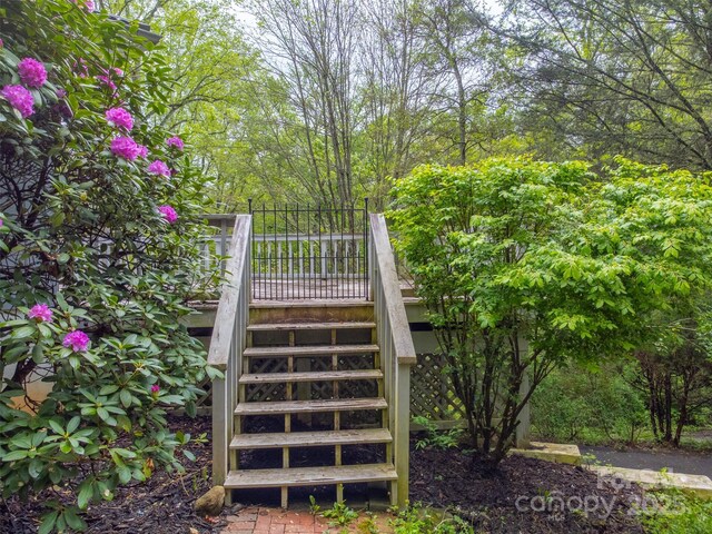 362 Cowan Valley Ests, Sylva, NC 28779 - exterior view of stairway