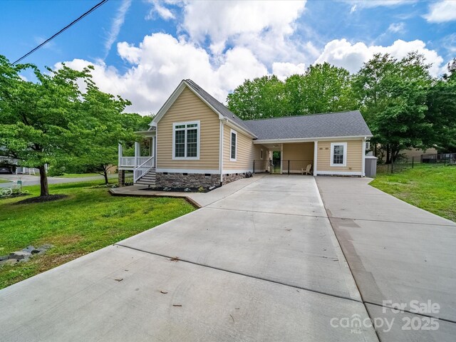 single story home featuring driveway