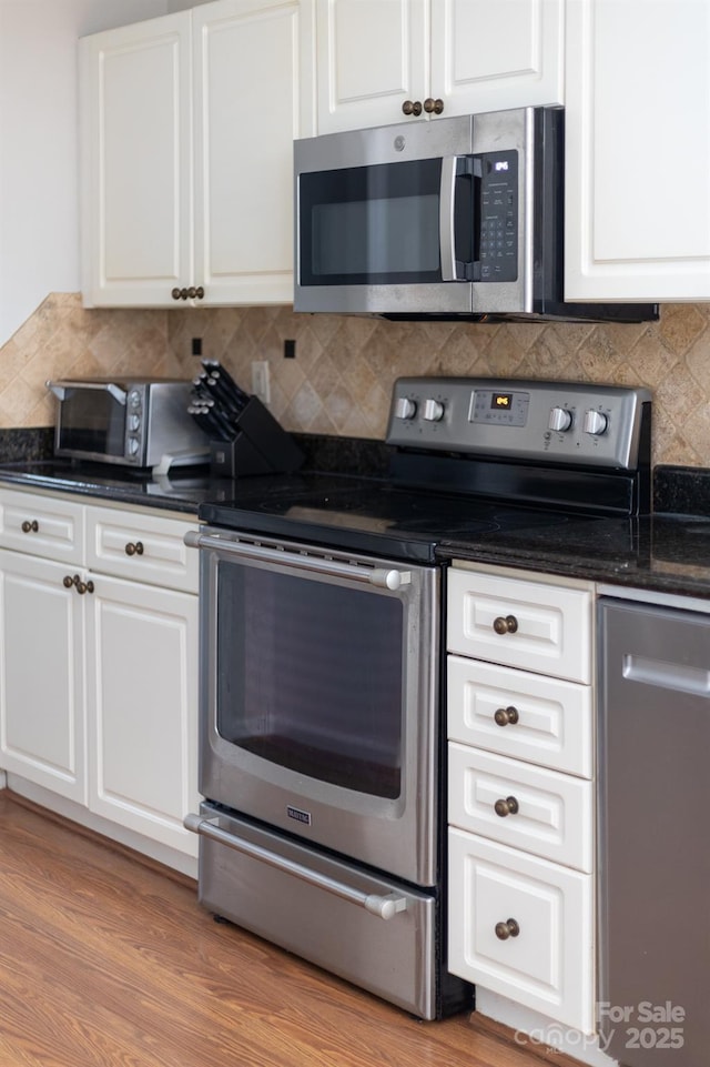 14812 Stonegreen Ln, Huntersville, NC 28078 - kitchen with white cabinets, tasteful backsplash, stainless steel appliances, and light wood-style floors