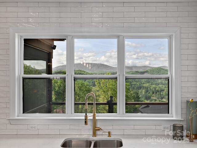 636 Crystal Heights Dr, Hendersonville, NC 28739 - photo 4
