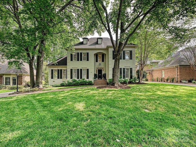 view of front of property featuring brick siding and a front yard