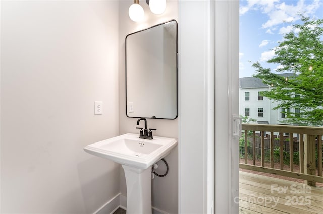 bathroom with baseboards