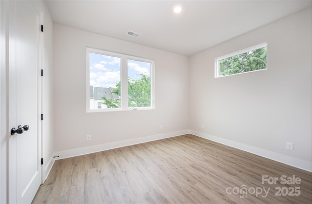 unfurnished bedroom featuring light wood-style floors, baseboards, recessed lighting, and visible vents