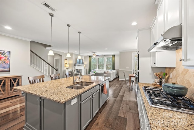 kitchen featuring under cabinet range hood, visible vents, gray cabinets, a sink, and appliances with stainless steel finishes