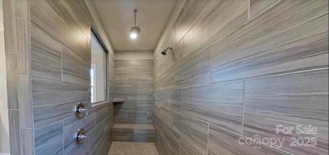 bathroom featuring tiled shower
