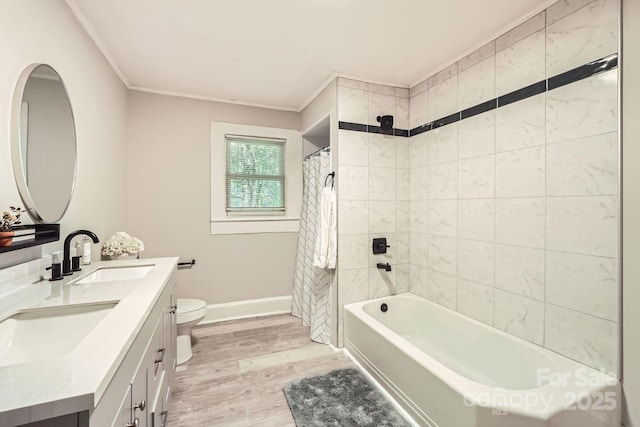 828 Richard Ave, Kannapolis, NC 28081 - bathroom with wood finished floors, toilet, a sink, crown molding, and baseboards