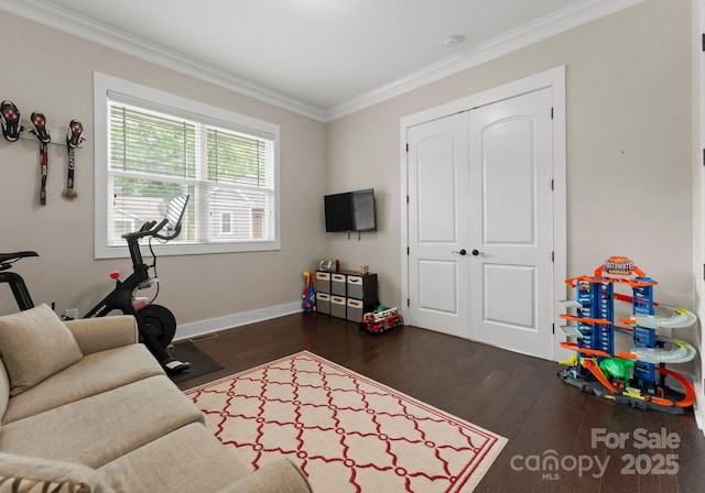 living area with ornamental molding, dark wood-style floors, and baseboards