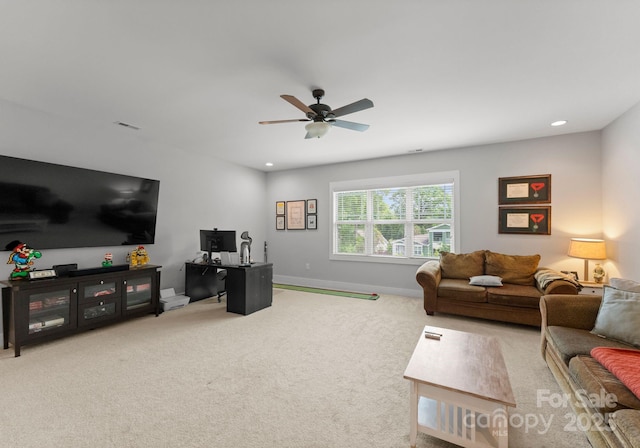 living area featuring ceiling fan, visible vents, baseboards, recessed lighting, and carpet