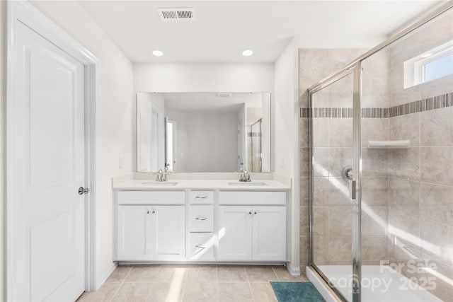 7004 Everly Commons Ln, Tega Cay, SC 29708 - full bath featuring visible vents, a sink, and a stall shower
