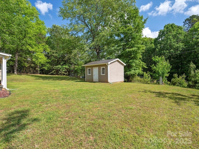 view of yard featuring a storage shed and an outdoor structure