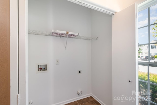 clothes washing area featuring hookup for an electric dryer, a healthy amount of sunlight, laundry area, and washer hookup