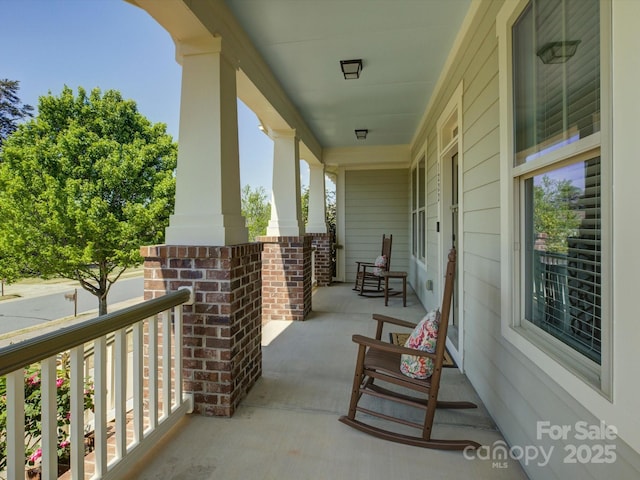 balcony featuring covered porch