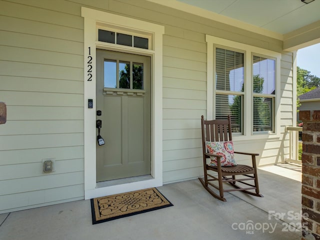 entrance to property featuring a porch