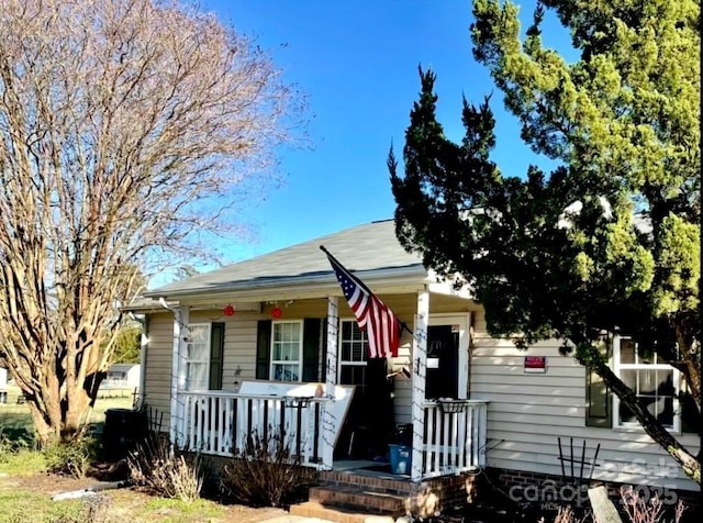 view of front facade featuring covered porch