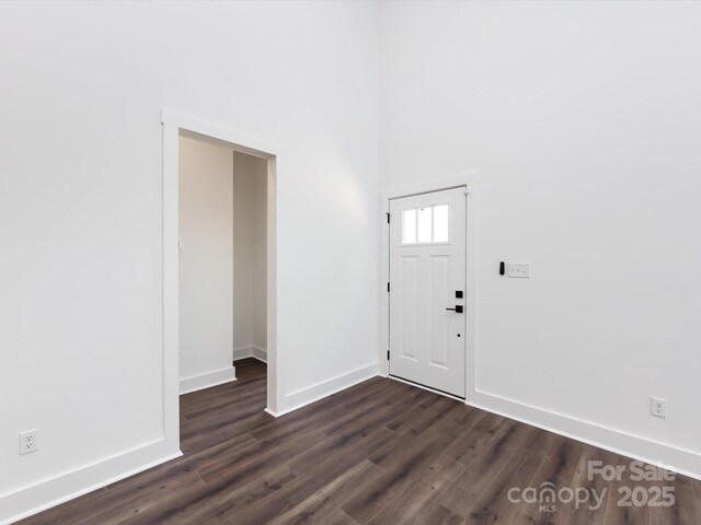 3007 W Blvd, Charlotte, NC 28208 - entryway featuring dark wood-type flooring and baseboards